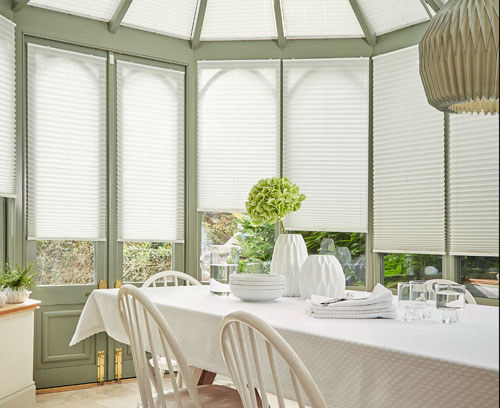 Arena Pleated Blind Black Out white